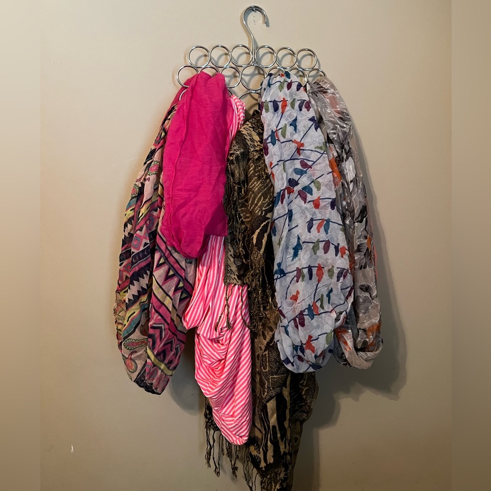 Set of 7 Scarfs and a Scarf Hanger